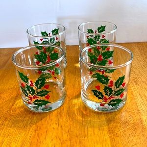 Set of 4 Holly & Berries vintage rocks glasses.